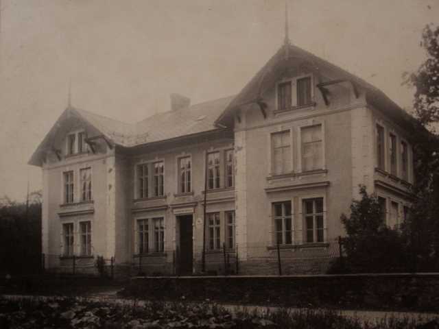 Malá škola v roce 1908